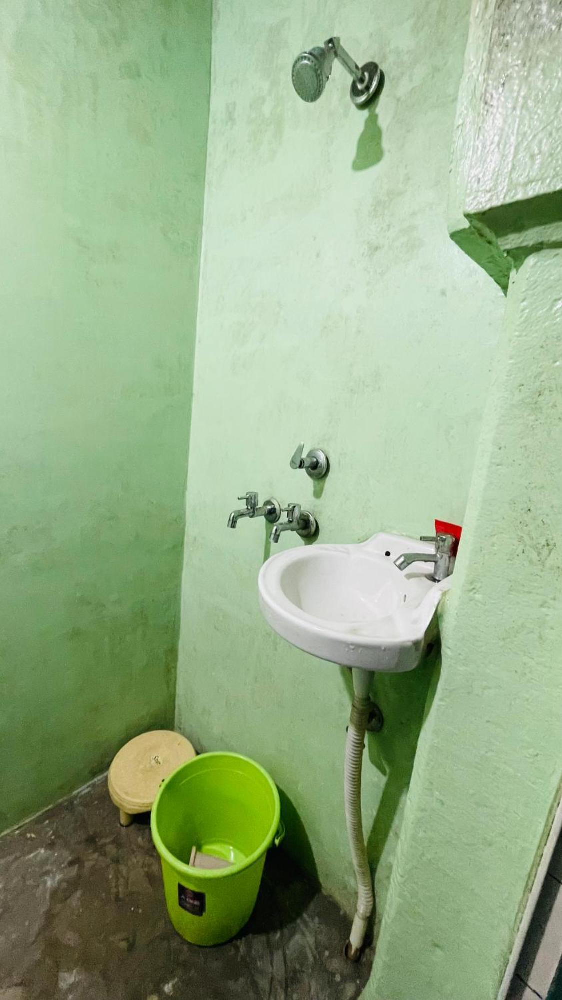 Kapoor * Varanasi